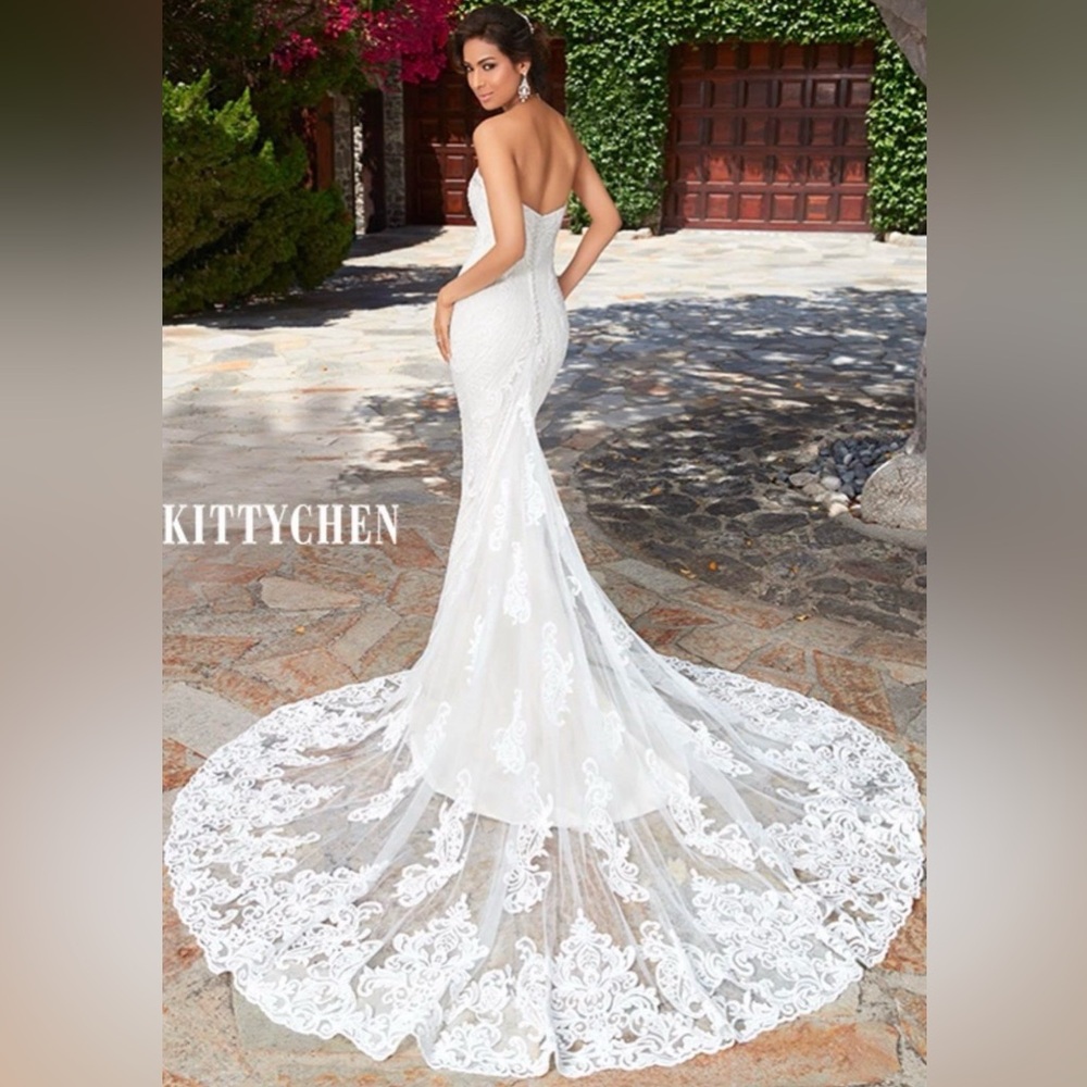 Brand new with tags wedding dress (Ivory)